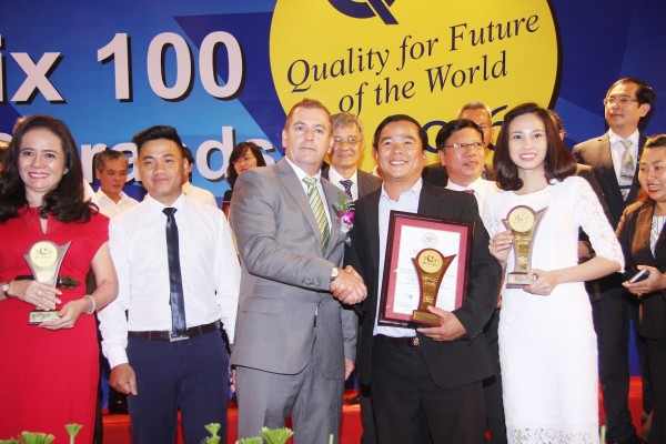 Bệnh viện Thu Cúc vinh dự nhận giải “Thương hiệu hàng đầu – TOP Brands 2016”