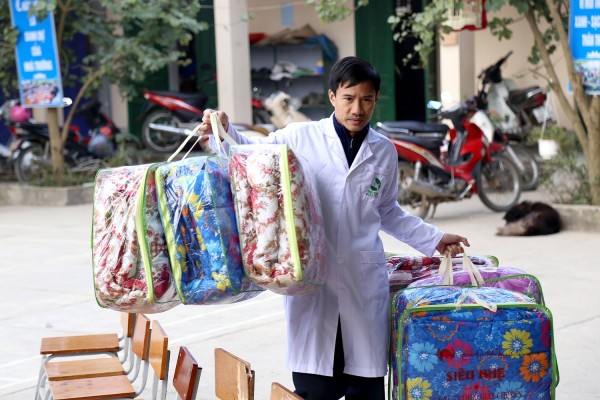 BV Thu Cúc thăm, tặng quà, khám sức khỏe miễn phí cho 800 HS nghèo Mèo Vạc – Hà Giang